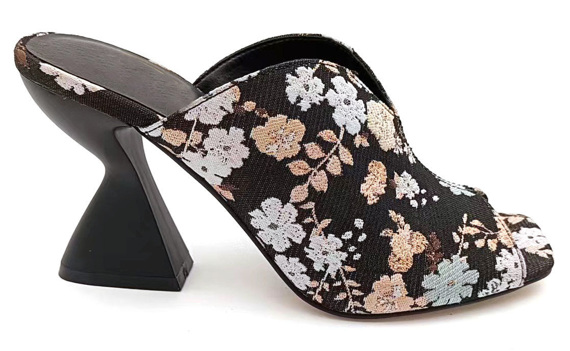 Brocade Jacquard Floral Alto Vamp Peep Toe Mule Com Sculptured Cake Stand Heel