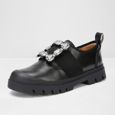Elegantes sapatos de plataforma feminina de cor vermelha com sola exterior de borracha
