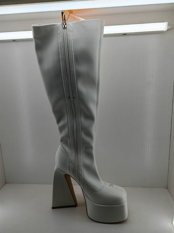 Pernas pontiagudas, sapatos femininos, botas de salto alto e tipo de fecho.